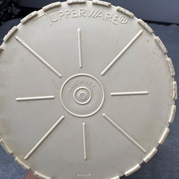 Tupperware Almond Harvest Gold Beige 800-8 1 Qt Pitcher with Lid & Insert Vintag - Picture 4 of 13